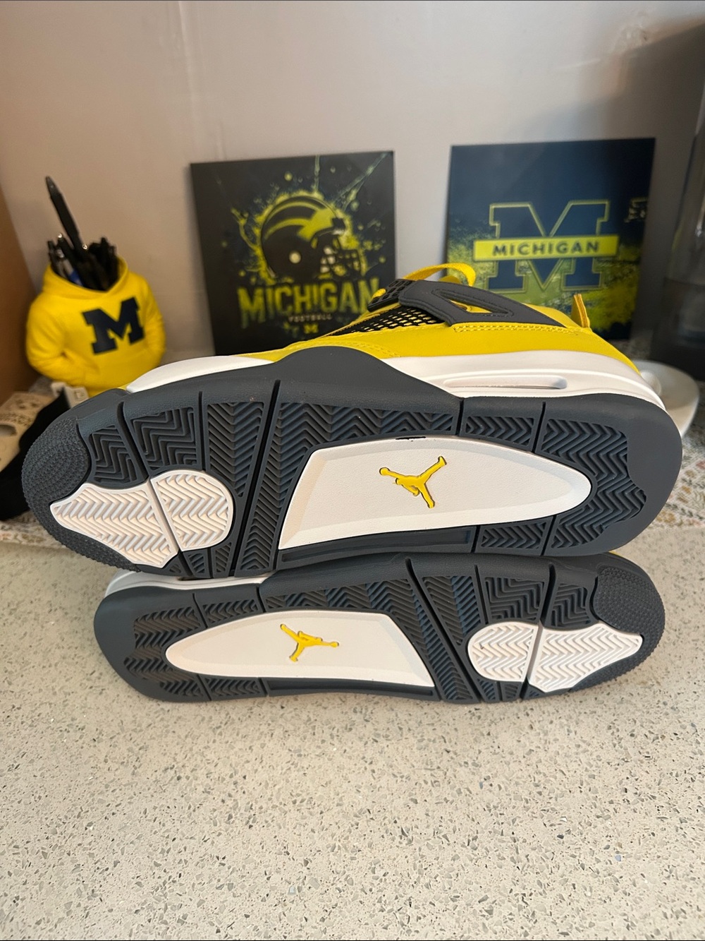 Air Jordan 4 Men's Retro Sneakers in Yellow and Gray - Picture 5 of 7
